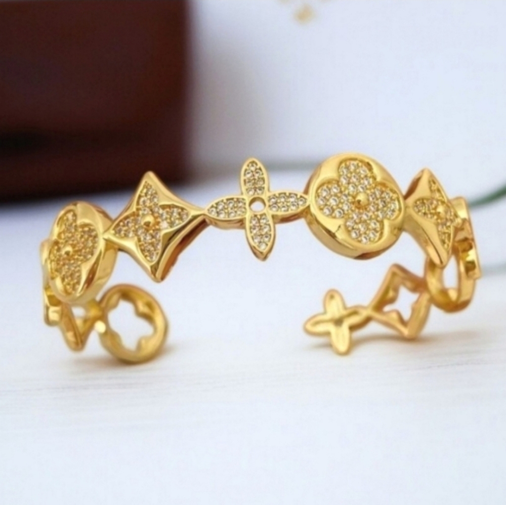 18k Gold Plated Luxury Flower Clover Zircon Crystal Cuff Bangle Bracelet - Picture 4 of 5